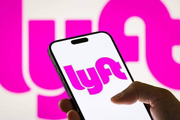 Lyft partners with United Airlines to offer riders airline miles