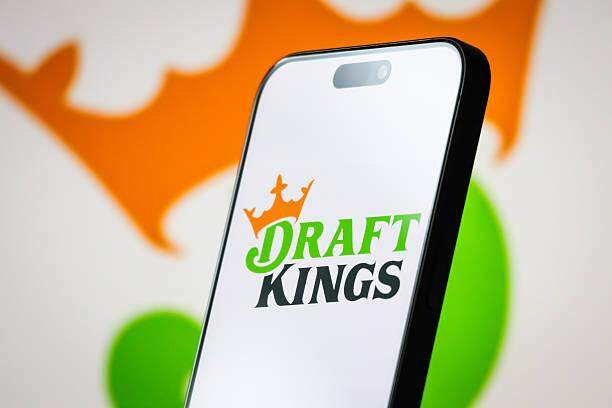 DraftKings sinks 8% premarket after cutting revenue forecast