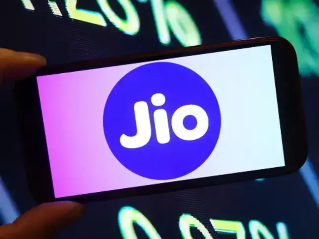 Analyst eyes ₹380 as JioBlackRock gets SEBI nod for 4 funds