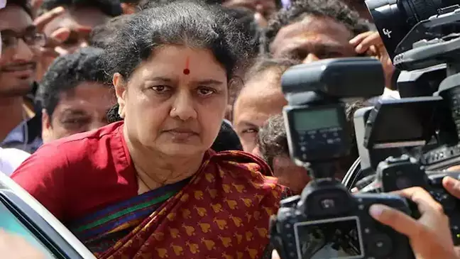 Sasikala paid ₹450 cr cash for sugar mill amid demonetisation: FIR