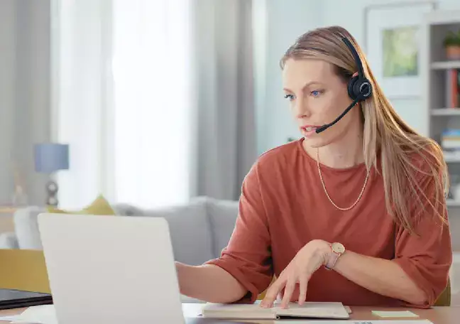 How do omnichannel call centres enhance customer journeys?