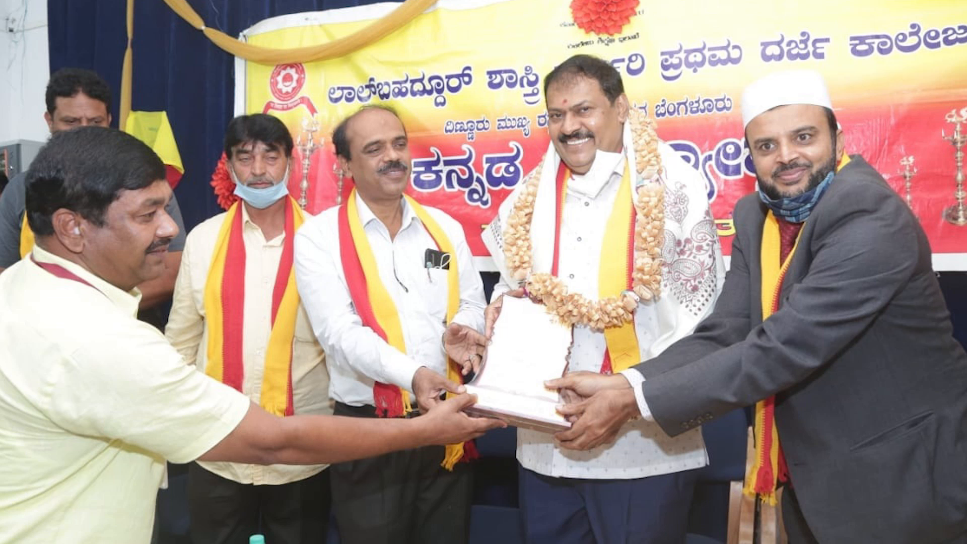 ಬೆಂಗಳೂರು ದಕ್ಷಿಣ: ಪುಲಕೇಶಿ ನಗರದಲ್ಲಿ ನಡೆದ ಕನ್ನಡ ರಾಜ್ಯೋತ್ಸವ ಕಾರ್ಯಕ್ರಮದಲ್ಲಿ ಶಾಸಕ ಅಖಂಡ ಶ್ರೀನಿವಾಸಮೂರ್ತಿ ಭಾಗಿ